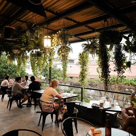 Murals Hostel And Cafe Cebu Bagian luar foto