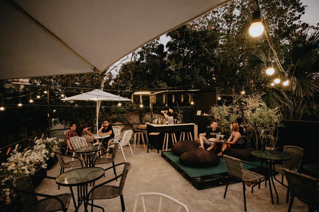 Murals Hostel And Cafe Cebu Bagian luar foto