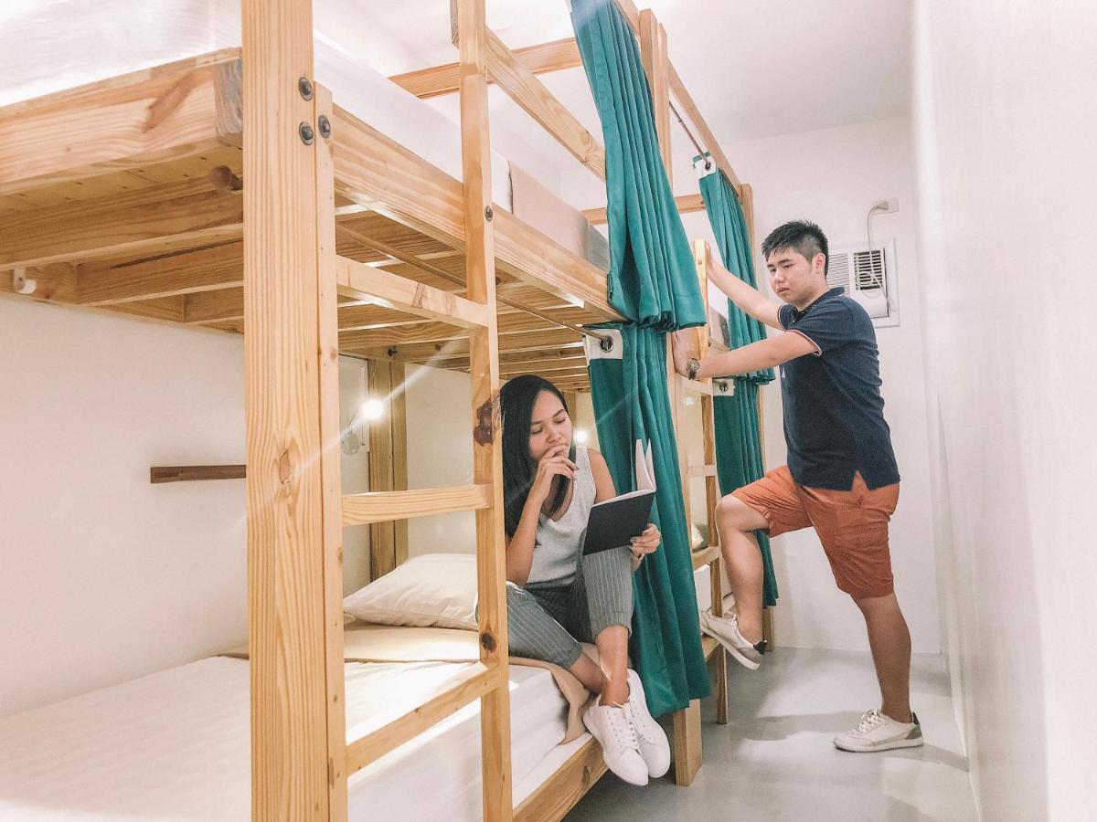 Murals Hostel And Cafe Cebu Bagian luar foto