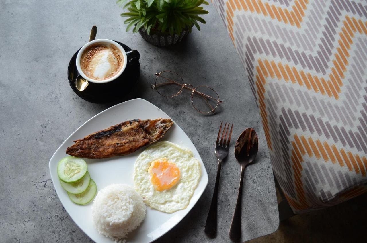 Murals Hostel And Cafe Cebu Bagian luar foto