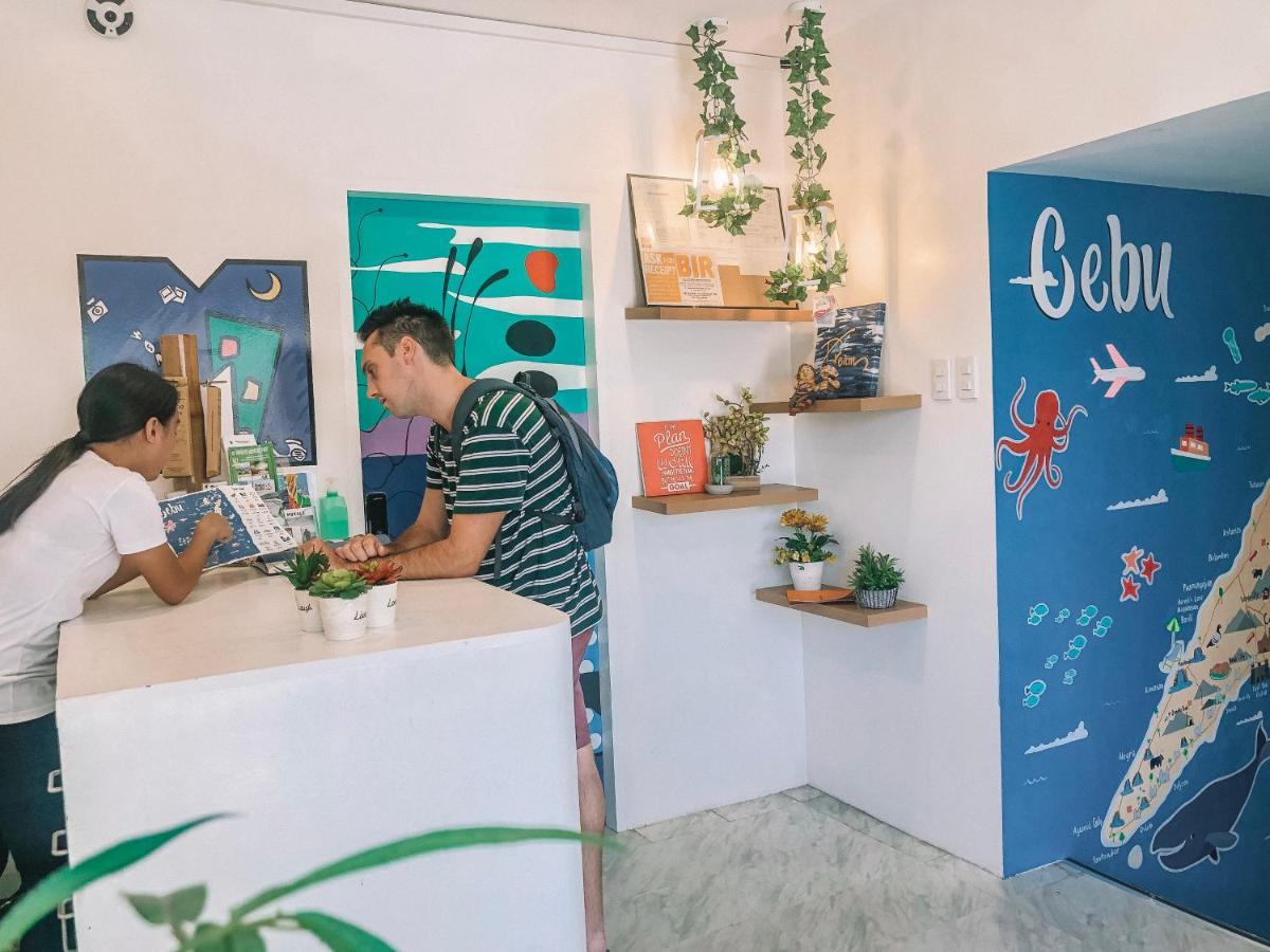 Murals Hostel And Cafe Cebu Bagian luar foto