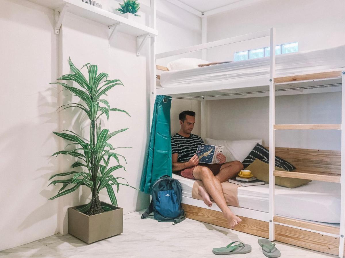 Murals Hostel And Cafe Cebu Bagian luar foto