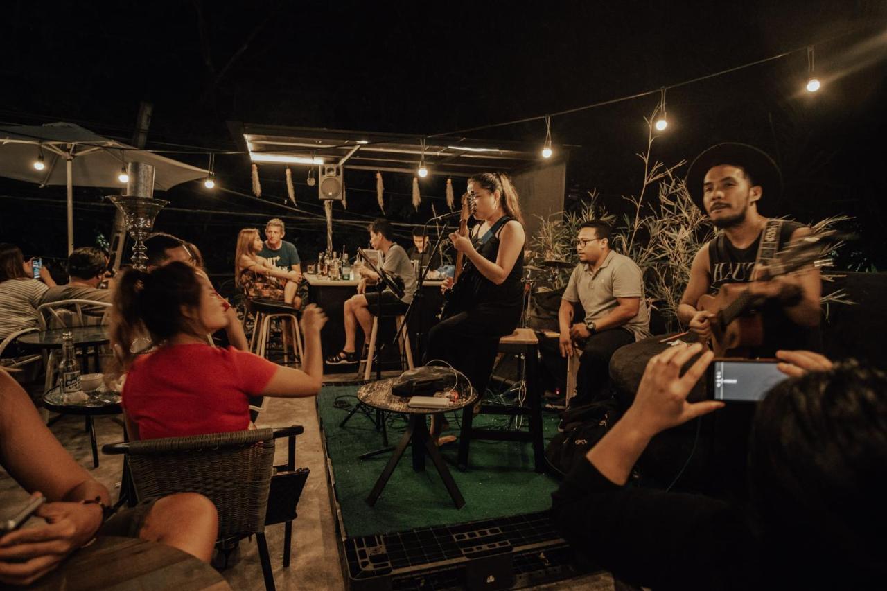 Murals Hostel And Cafe Cebu Bagian luar foto