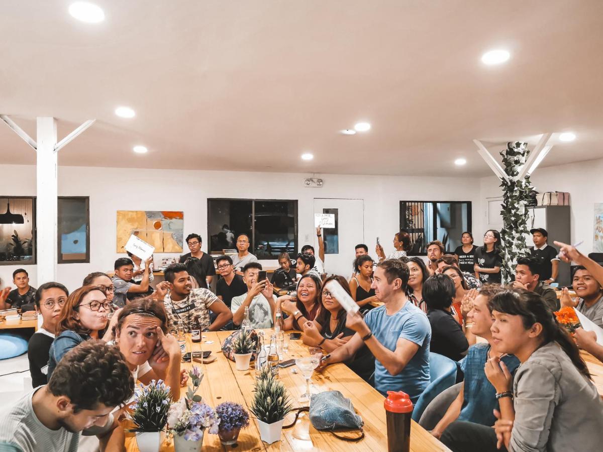 Murals Hostel And Cafe Cebu Bagian luar foto